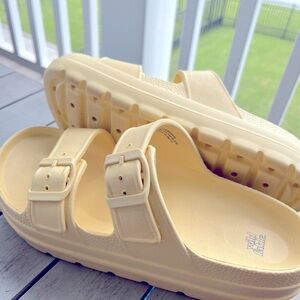 New yellow sandals. Size 8 but fits like a 9